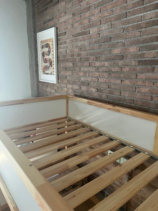 Litera alta Ikea madera y blanco