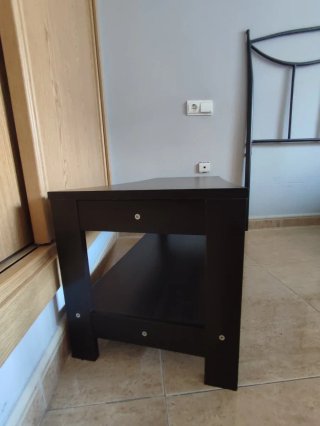 Mesa auxiliar marrón
