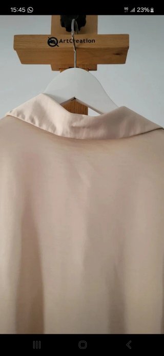 Camisa satinada beige nueva con etiqueta Talla XS