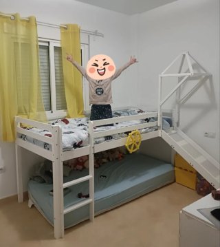 Cama alta infantil con tobogán