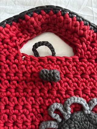 Bolso tejido rojo y gris