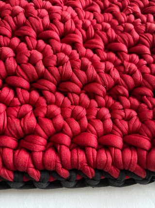 Bolso tejido rojo y gris