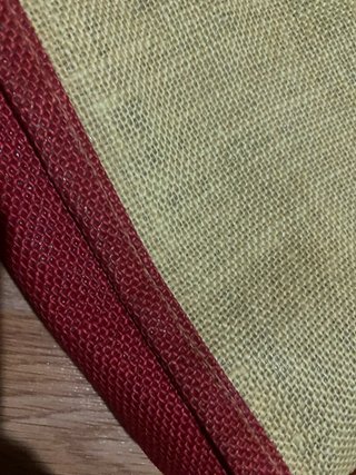 Bolso de tela beige y rojo