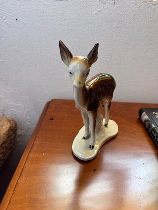 Pareja de figuras de porcelana de ciervos – West G