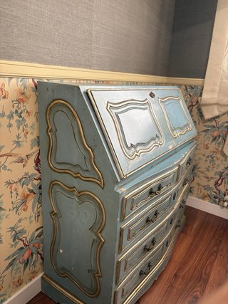 Bureau antiguo restaurado azul y dorado