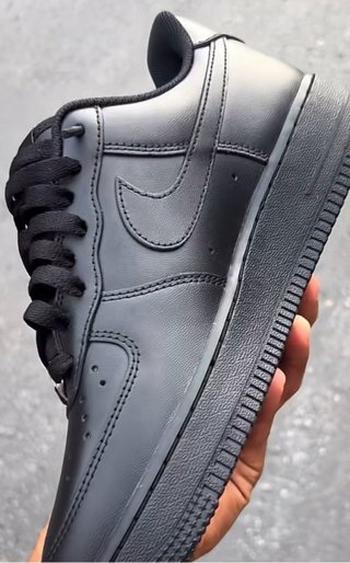 Zapatos negros hombre y mujer moderno