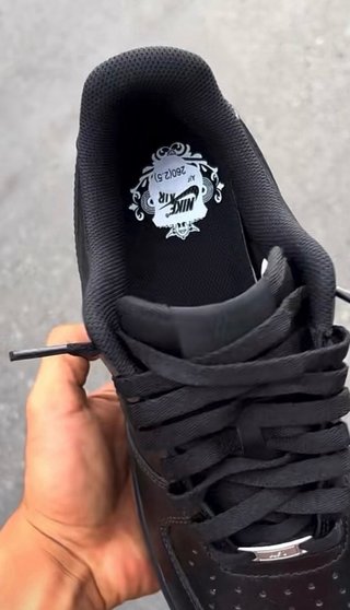 Zapatos negros hombre y mujer moderno