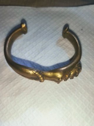 Brazalete antiguo dorado