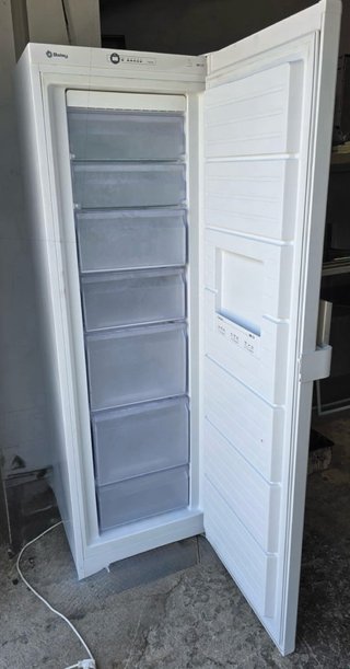 Congelador vertical Balay blanco