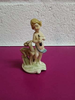 Figurita cerámica niño y cervatillo