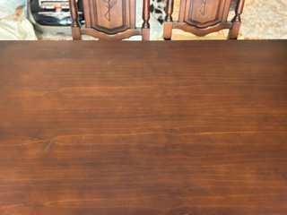 Mesa de madera con 4 sillas