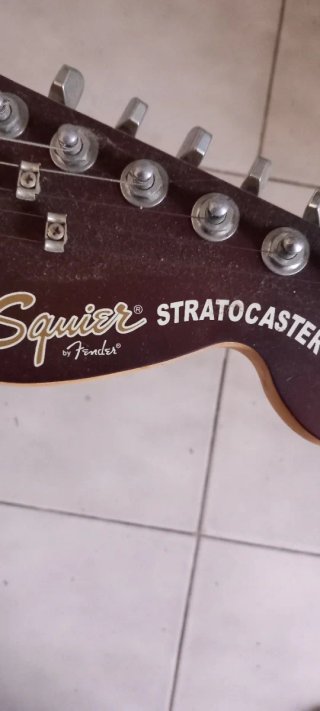 Guitarra Eléctrica Fender Squier Stratocaster