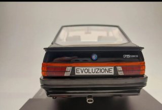 Alfa Romeo 75 Turbo Evoluzione 1/18 MCG Negro