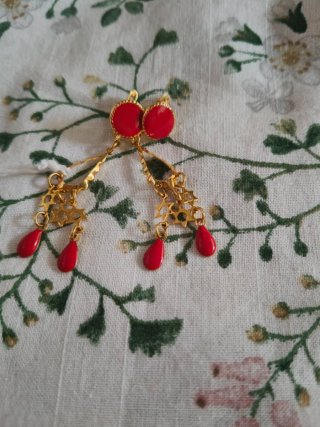 Pendientes Flamenca Dorados con Piedra Roja