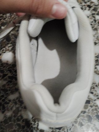 Zapatos blancos con velcro