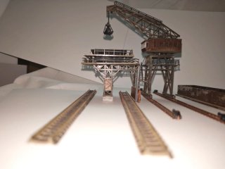 Maqueta trenes Grúa Pórtico y Cargadero Carbón