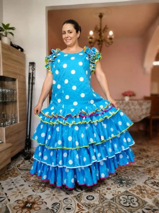 Traje de flamenca azul con lunares blancos