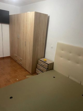 Guardaroba in legno con cassetti+letto a castello solo
