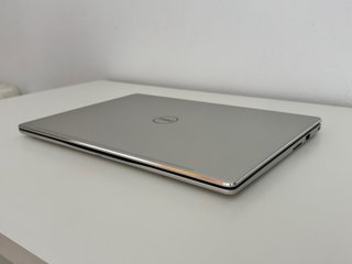 Ultrabook Dell Plata y Negro