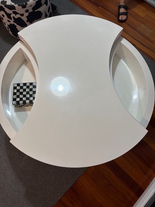 Mesa giratoria blanca moderna
