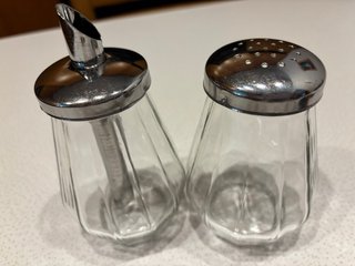 Set 2 versatori vintage vetro e metallo