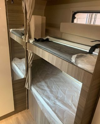Se alquila autocaravana para viajar y dormir 7.