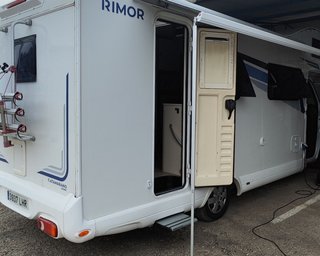 Se alquila autocaravana para viajar y dormir 7.