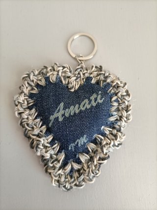 Portachiavi a forma di cuore "Amati"