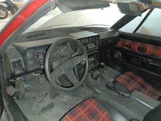 Triumph TR7 Rojo para restaurar