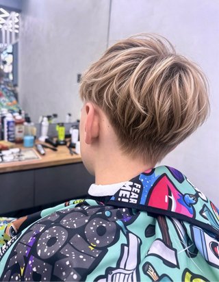 Men’s barber haircut and beard trim