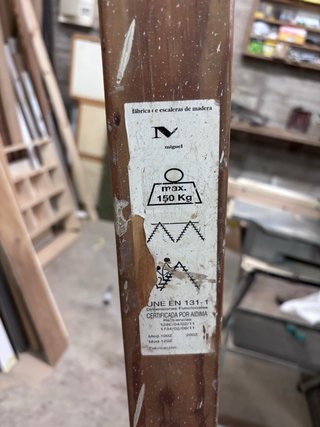 Escalera de tijera de madera