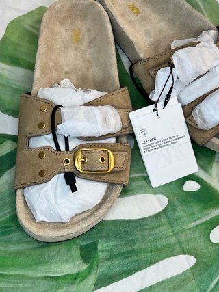Nueva colección de ZARA | Sandalias de ante beige