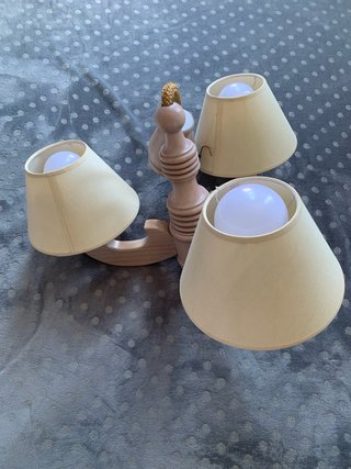 Lámpara de mesa madera y tela