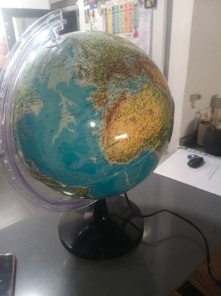 Globo terráqueo iluminado
