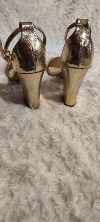 Sandalias tacón dorado talla 36