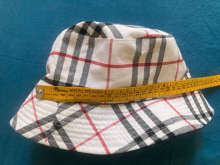 Cappello stile Burberry a quadri