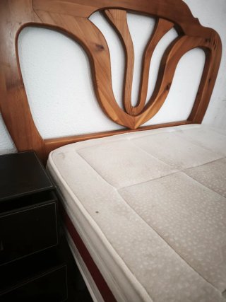 Cama completa con colchón y mesita de 90x1'90