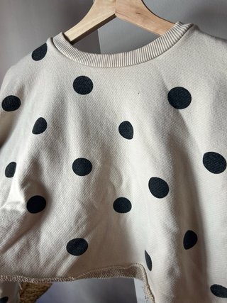 Jersey crop lunares beige y negro