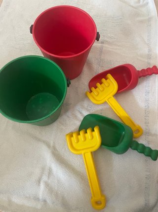 Cubo, pala y rastrillo playa.