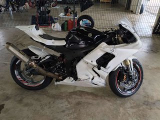 Yamaha R6 Sportbike