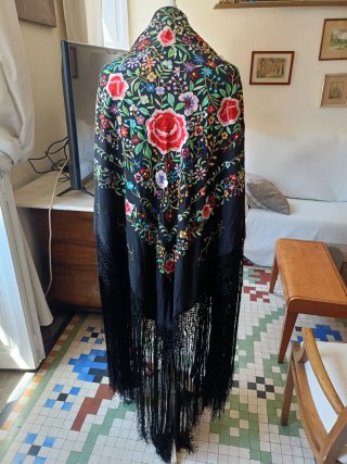 Mantón de Manila Seda Bordado Flores