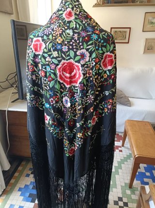 Mantón de Manila Seda Bordado Flores