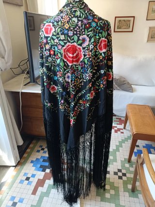 Mantón de Manila Seda Bordado Flores