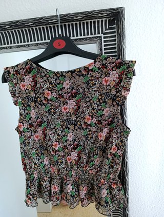 Top marca Morgan. Nuevo. Color negro con estampado