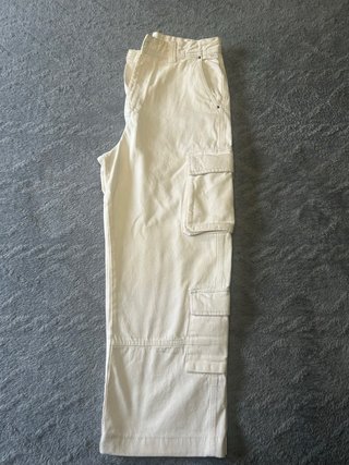 Pantalón cargo Bershka baggy blanco