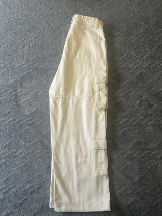 Pantalón cargo Bershka baggy blanco