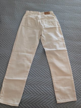 Pantalón vaquero crema