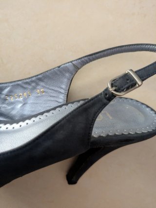 Zapatos LODI tacón fino hebilla azul . Negociable