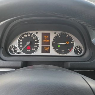 Mercedes-Benz b200 2011