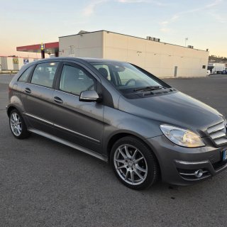 Mercedes-Benz b200 2011
